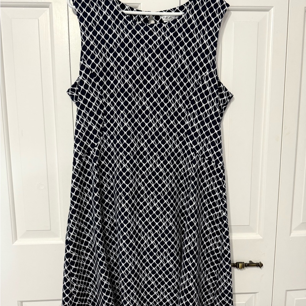 Chic Navy and White Patterned Midi Dress. EUC